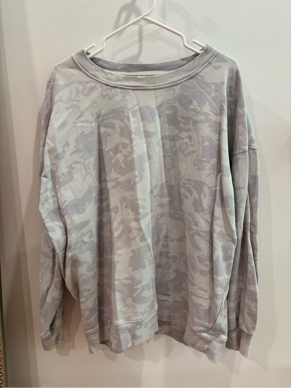 lululemon athletica light gray crewneck
